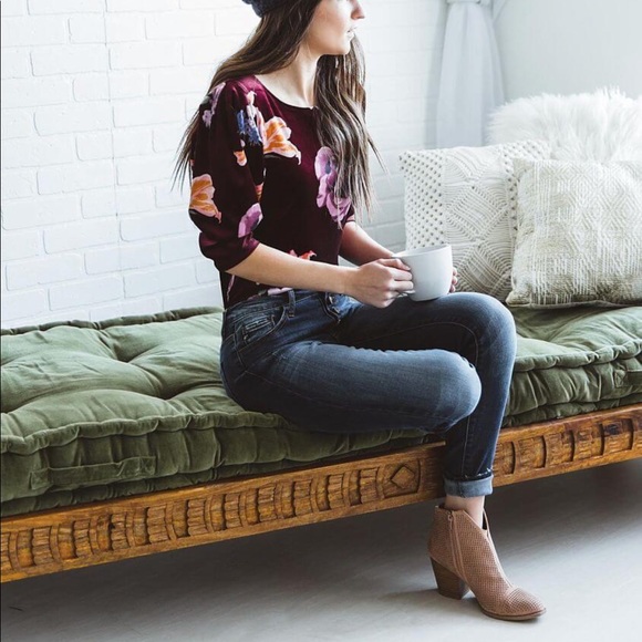 Willow & Root Floral Velvet Top Buckle NWT XS - Picture 3 of 4